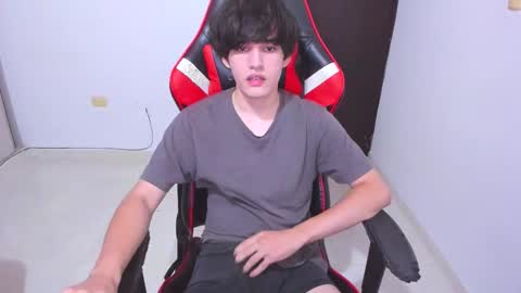 Snapshot of eren_tatakae chatting on 02.25.26 eren_tatakae online show from 02.25.26