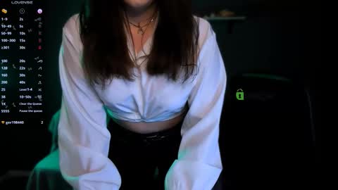 Snapshot of erica_breeze chatting on 11.10.25 your dear Erica online show from 11.10.25