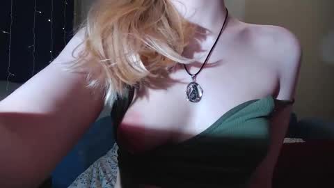 Snapshot of erica_mayer chatting on 10.12.25 Erica online show from 10.12.25