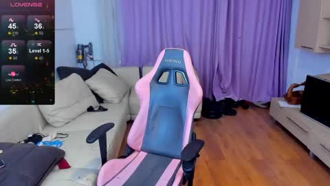 Snapshot of ericabunny chatting on 11.04.25 Erika online show from 11.04.25