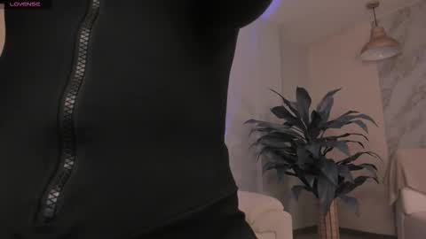 Erika Benz online show from 09.28.25