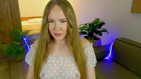 Snapshot of erinmilk chatting on 05.28.26 Erin online show from 05.28.26