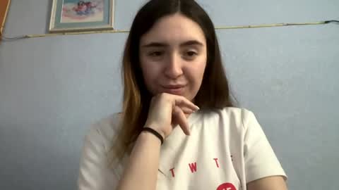 Snapshot of erinnkuhre chatting on 05.16.26 Lily online show from 05.16.26