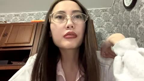 Snapshot of erinnthurmond chatting on 05.27.26 Luna online show from 05.27.26