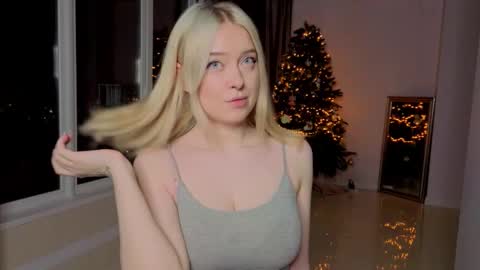 Snapshot of erlenbayer chatting on 03.03.26 Chanel online show from 03.03.26