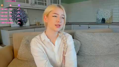 Snapshot of erlenbayer chatting on 07.04.26 Chanel online show from 07.04.26