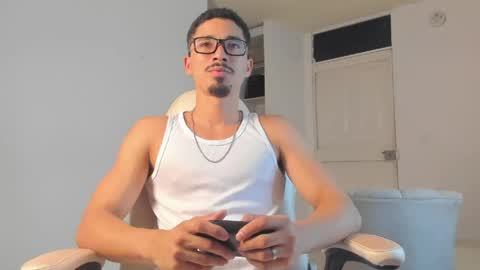 Snapshot of eros_becker_ chatting on 05.11.26 eros_becker_ online show from 05.11.26