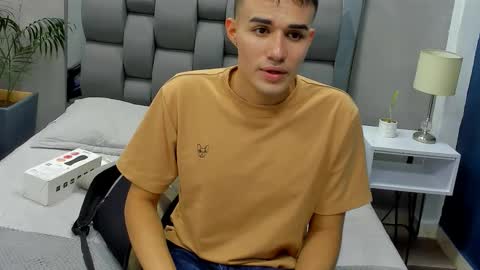 Snapshot of eros_mancini chatting on 11.23.25 Eros Mancini online show from 11.23.25