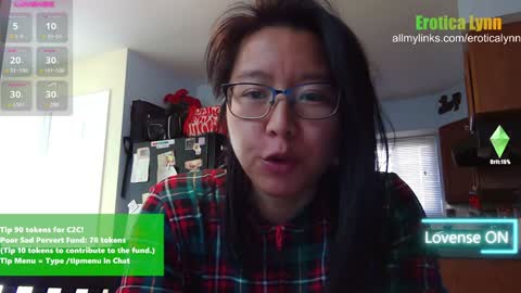 Snapshot of eroticalynn chatting on 12.06.24 Lynn online show from 12.06.24