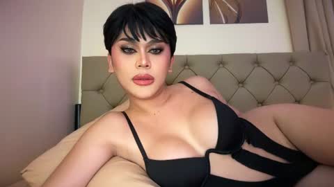 Snapshot of erotictsmonica chatting on 06.18.26 monica online show from 06.18.26