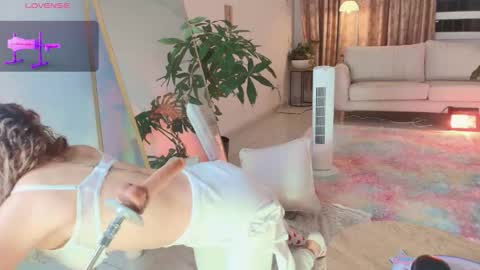 Snapshot of erotik_lady chatting on 09.23.25 TINY online show from 09.23.25