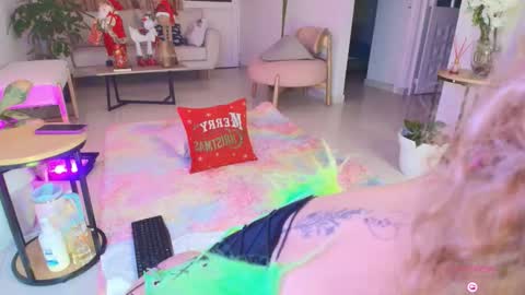 Snapshot of erotik_lady chatting on 11.26.25 TINY online show from 11.26.25