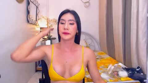 Snapshot of ervanamorge chatting on 02.13.25 Ervana online show from 02.13.25