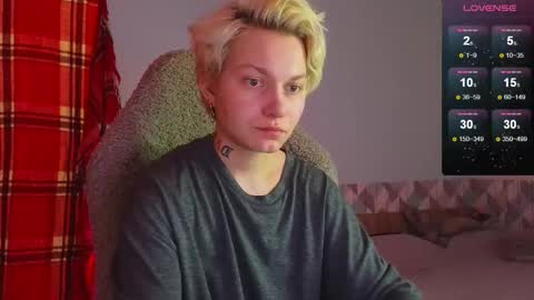 esajukyy online show from 02.04.25