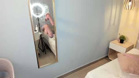 Escarlet online show from 02.26.25