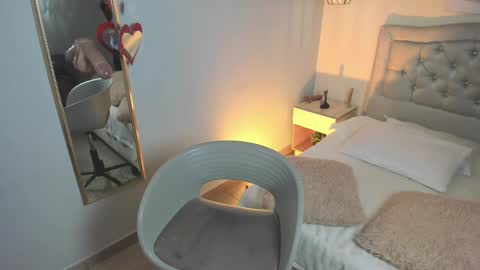 Escarlet online show from 09.11.25