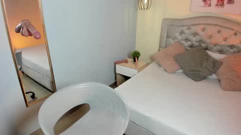 Escarlet online show from 10.10.25