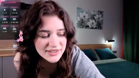 Snapshot of eshleeeygreen chatting on 11.17.25 EshleGreen online show from 11.17.25