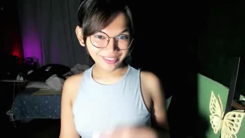 Snapshot of esilchan chatting on 09.17.25 Chelliane online show from 09.17.25