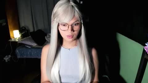 Snapshot of esilchan chatting on 10.02.25 Chelliane online show from 10.02.25