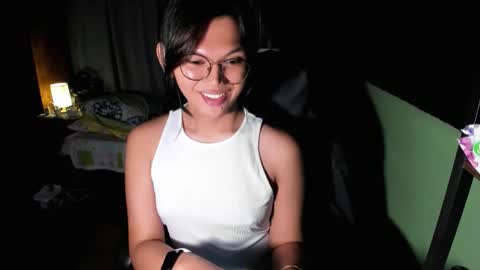 Snapshot of esilchan chatting on 10.04.25 Chelliane online show from 10.04.25