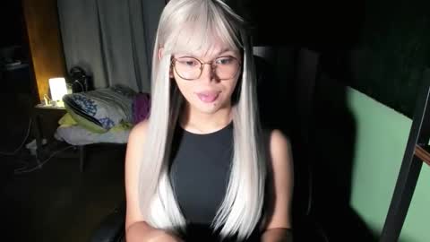 Snapshot of esilchan chatting on 10.21.25 Chelliane online show from 10.21.25