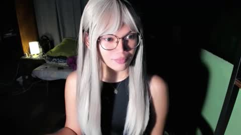 Snapshot of esilchan chatting on 10.22.25 Chelliane online show from 10.22.25