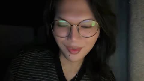 Snapshot of esilchan chatting on 11.17.25 Chelliane online show from 11.17.25