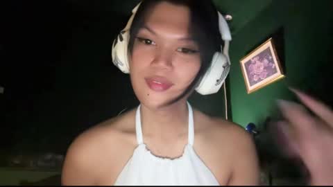 Snapshot of esilchan chatting on 11.26.25 Chelliane online show from 11.26.25