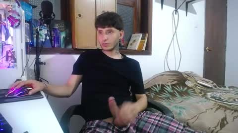 Snapshot of esjrobles chatting on 12.16.24 Esteban online show from 12.16.24