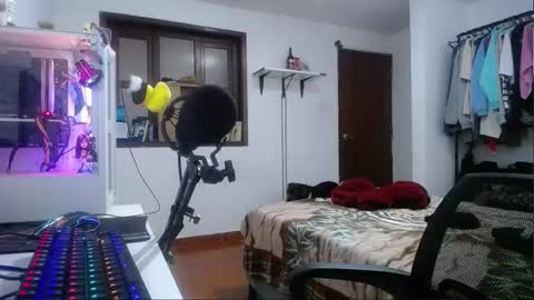 Snapshot of esjrobles chatting on 12.29.24 Esteban online show from 12.29.24