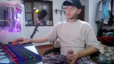 Snapshot of esjrobles chatting on 12.29.24 Esteban online show from 12.29.24