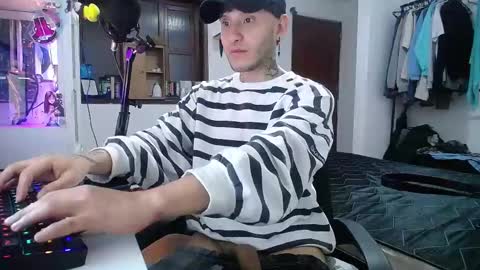 Snapshot of esjrobles chatting on 01.02.25 Esteban online show from 01.02.25