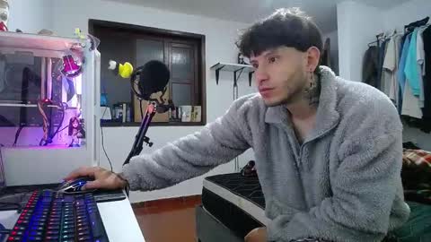 Snapshot of esjrobles chatting on 01.04.25 Esteban online show from 01.04.25