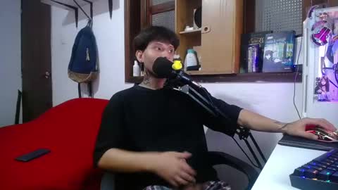 Snapshot of esjrobles chatting on 02.21.25 Esteban online show from 02.21.25