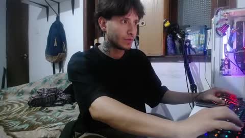 Snapshot of esjrobles chatting on 02.26.25 Esteban online show from 02.26.25
