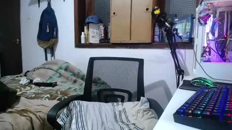 Snapshot of esjrobles chatting on 03.07.25 Esteban online show from 03.07.25