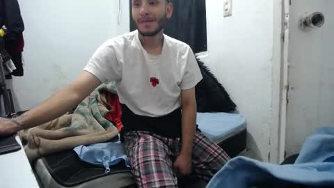 Snapshot of esjrobles chatting on 10.07.25 Esteban online show from 10.07.25