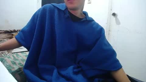 Snapshot of esjrobles chatting on 10.08.25 Esteban online show from 10.08.25