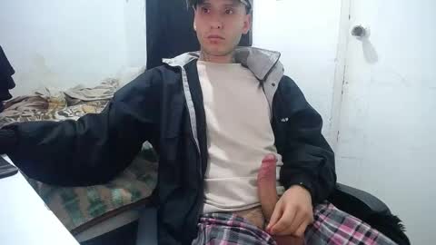 Snapshot of esjrobles chatting on 10.11.25 Esteban online show from 10.11.25