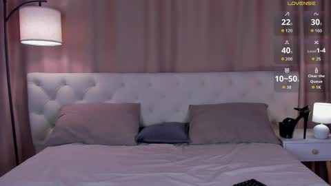 esme_fox online show from 05.18.26
