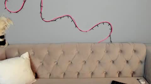 Esme Runn online show from 02.03.25