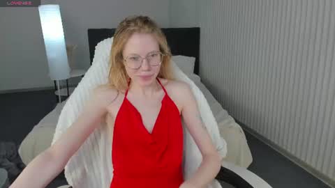Snapshot of esme_runn chatting on 07.04.26 Esme Runn online show from 07.04.26