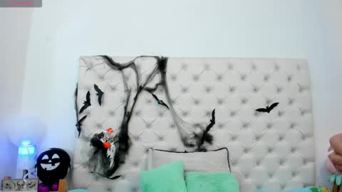 esmeralda  online show from 10.30.25