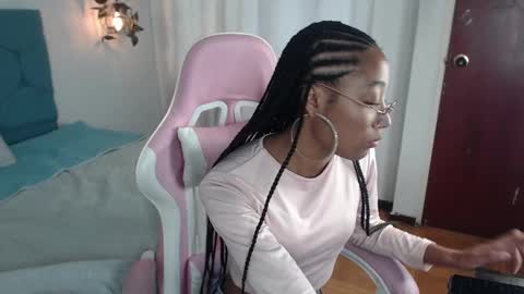 Snapshot of esmeralda_bk chatting on 01.22.25 esmeralda_bk online show from 01.22.25