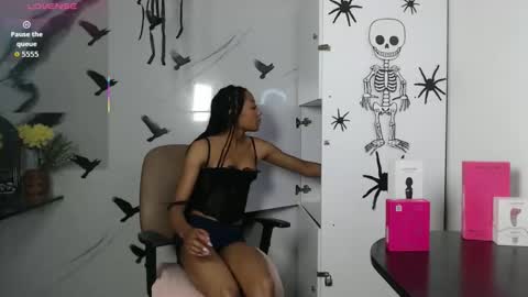 Snapshot of esmeralda_bk chatting on 10.15.25 esmeralda_bk online show from 10.15.25