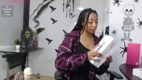 Snapshot of esmeralda_bk chatting on 10.23.25 esmeralda_bk online show from 10.23.25