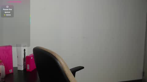 Snapshot of esmeralda_bk chatting on 11.25.25 esmeralda_bk online show from 11.25.25