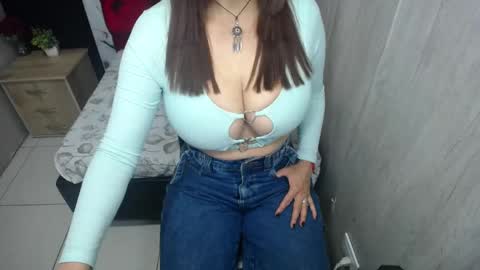 Snapshot of esmeralda_black chatting on 05.19.26 esmeralda black online show from 05.19.26