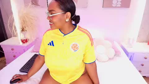 Snapshot of esmeralda_duarte chatting on 06.14.26 esmeralda online show from 06.14.26